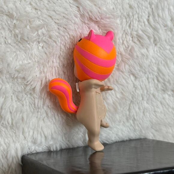 Secret Squirrel Looking Back Hipper Sonny Angel - Picture 6 of 7